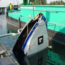 Deze sportcruiser verloor veel brandstof bij de berging