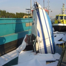 Met olie absorberende matrialen wordt de olie opgenomen