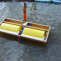 Restolie wordt d.m.v. een skimmer uit het WAK gehaald