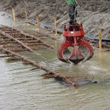En vervolgens voorzichtig afstorten met stortsteen
