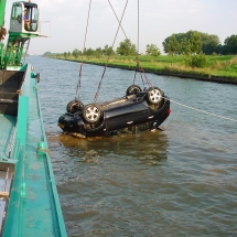 Een auto die wij voor de verzekeringsmatschapij geborgen hebben in samenwerking met duikers