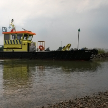 De Haaften bezig met scheepvaartbegeleiding op de Lek De Haaften bezig met scheepvaartbegeleiding op de Lek